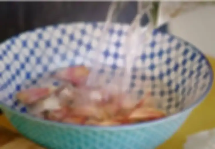 Semudah Ini Tapi Ibu-Ibu Belom Pada Tahu, Ternyata Mengupas Bawang Bisa Semudah Ini, Koki Ini Bocorkan Cara Tercepat Mengipas Bawang