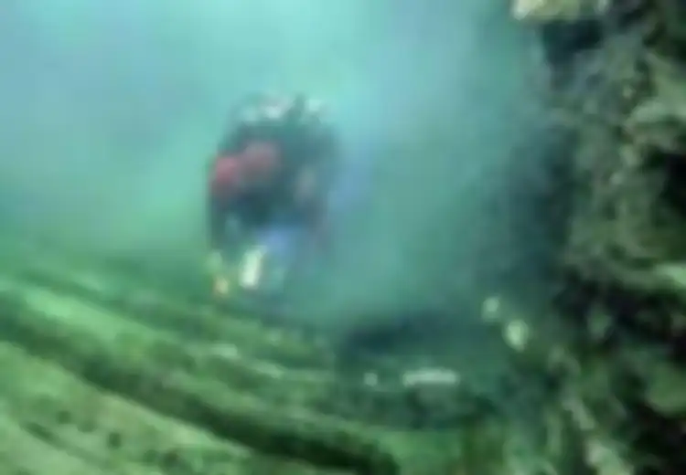 Arkeolog Temukan Kapal Kuno dan Tanah Pemakaman di Kota Bawah Laut di Mesir, Tenggelam Akibat ‘Dihajar’ Balok Raksasa dari Kuil Amun yang Terkenal