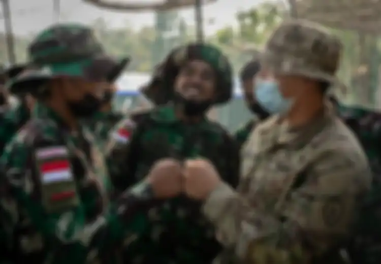 Dari Dipanggil Mister Sampai Dipanggil Tole, Prajurit dari Militer Nomor 1 Sejagat Bak Kehilangan 'Kegarangannya' saat Bertemu Emak-emak Indonesia