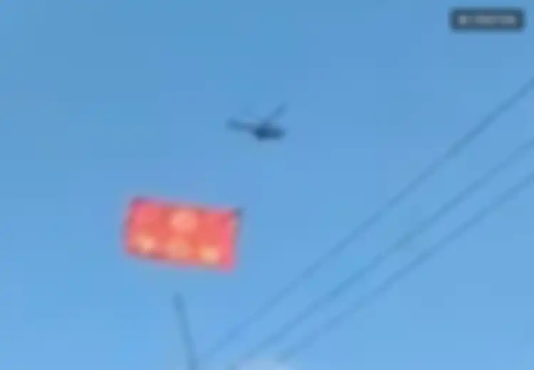 Rakyat Indonesia Geger, Ada Helikopter TNI AU Terbang Keliling Sambil Kibarkan Bendera China, TNI AU Langsung Beri Penjelasan Begini