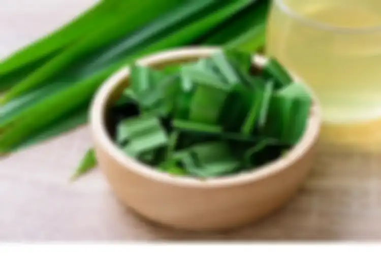 Coba Deh Nanti Malam, Letakkan Potongan Daun Pandan di Bawah Kasur Sebelum Tidur, Anda Akan Terkejut Akan Manfaatnya!