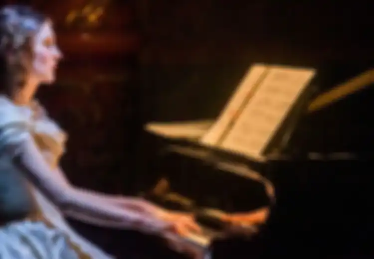 Kisah Putri Alexandra Amelia dari Bavaria, Merasa Telah Menelan Sebuah Piano Besar yang Terbuat dari Kaca, Hingga Berjalan pun Menyamping Takut Tersenggol dan Piano di Tubuhnya Pecah Berantakan