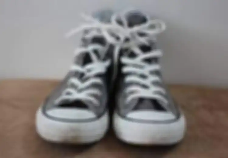 Jangan Sembarangan Lagi, Ternyata Begini Cara Benar Mencuci Sepatu Kanvas!