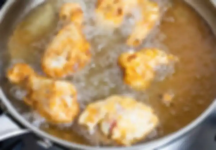 Cara Hemat Minyak Goreng yang Harus Anda Tahu! Begini Teknik Agar Minya Tetap Jernih Meski Dipakai Berkali-kali