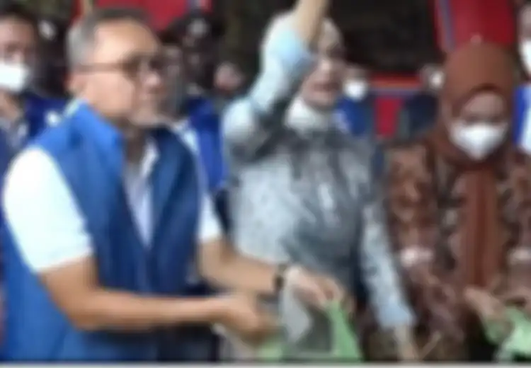 Ayahnya 'Disentil' oleh Mertuanya Sendiri di Muka Umum, Futri Zulya yang Dipromosikan Mendag Zulhas saat Bagikan Minyak Goreng Ternyata Ahli Hadapi Kondisi 'Sekarat'