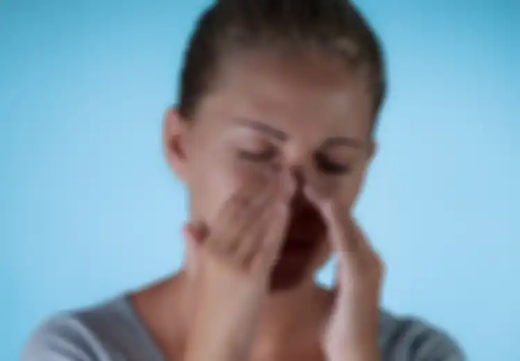 Begini Cara Pijat Mengatasi Hidung Tersumbat, Cukup 20 Detik!