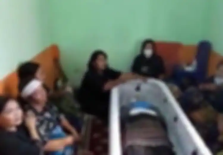 Kematiannya Penuh Kejanggalan, Keluarga Brigadir J Juga Sampai Merasa Dikepung di Rumahnya Saat Ratusan Polisi 'Kepung' Rumah Orang Tua Brigadir J dan Kunci Gerbangnya
