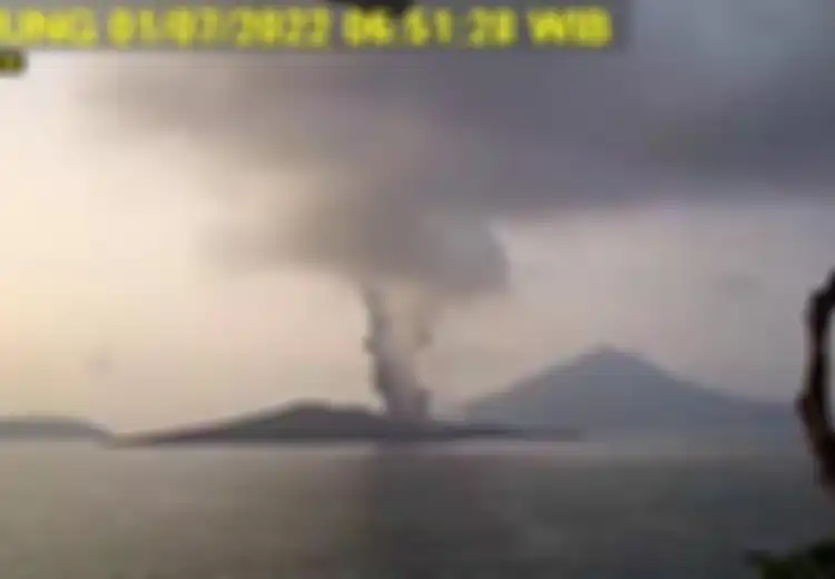 Cerita Legenda Munculnya Gunung Krakatau dan Asal-usul Selat Sunda, dari Guci yang Ditinggalkan Seorang Raja di Tengah-tengah Pulau Jawa dan Sumatera