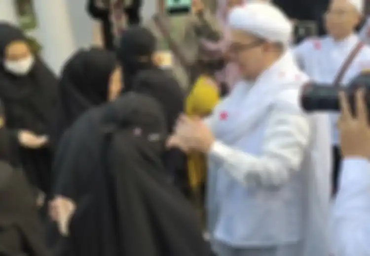 Mendadak Dibebaskan Bersyarat, Rizieq Shihab Malah Sebut Dirinya Tidak Sepenuhnya Bebas Statusnya Berubah Menjadi Tahanan Kota, Mengaku Harus Lakukan Hal Ini Tiap Bulan