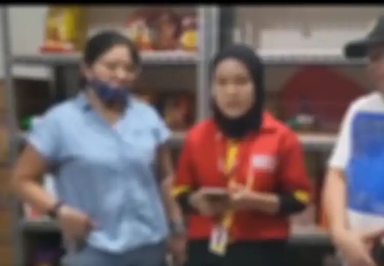 Pantas Banyak yang Bela Karyawan Alfamart yang Dipaksa Minta Maaf padahal Tak Salah, Rupanya Gajinya yang Tak Seberapa Ini Bakal Dipotong Jika Ada Kehilangan Barang di Toko