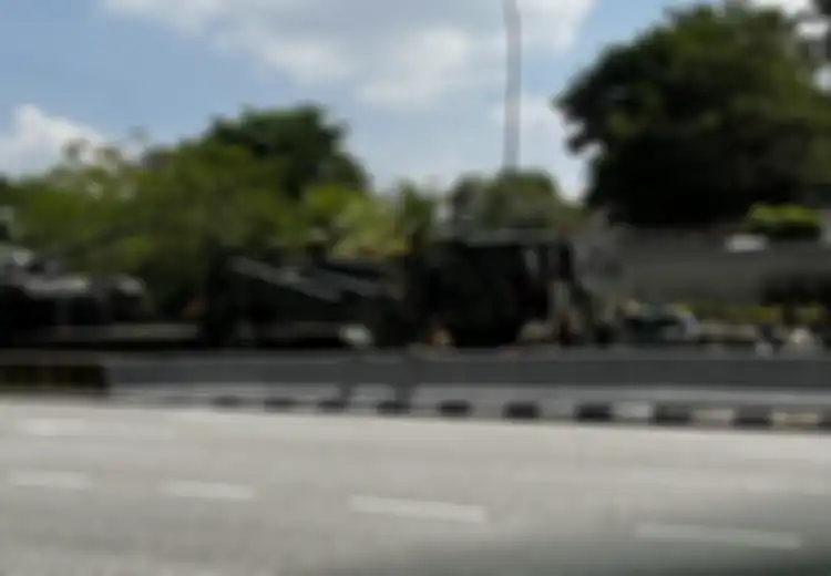 Niatnya Pamer Kekuatan di Hadapan Publik, Terekam Momen Tank Malaysia Macet di Jalanan, Komentar Pedas Netizen Langsung Jadi Sorotan