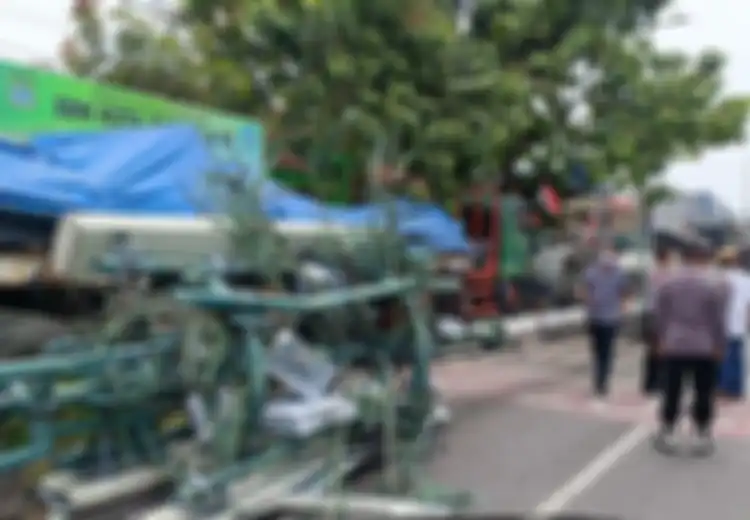 Kecelakaan Maut di Bekasi, Truk Kontainer Tabrak Tiang hingga Roboh, 10 Orang Tewas, Begini Kronologinya