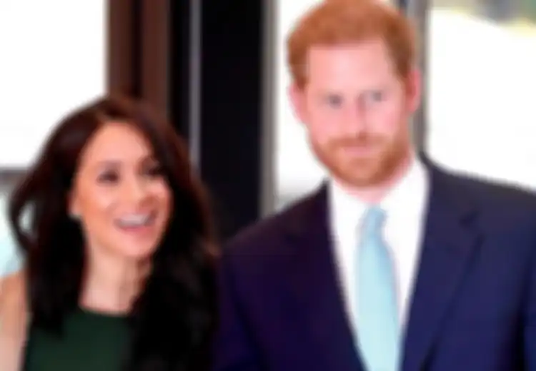 Meghan Markle Sebut 'Curtsy'  Sangat Aneh, Begini Sejarah Tradisi Curtsy Sebenarnya