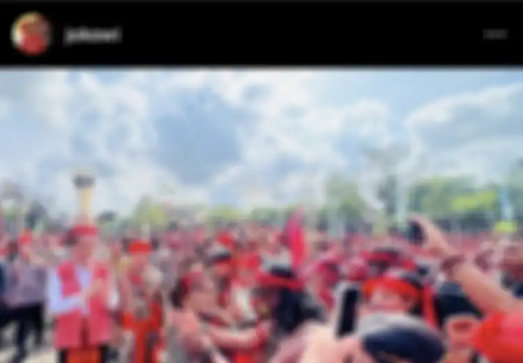 Difilosofikan Sebagai Raja, Begini Potret Jokowi Bertemu Ratusan Warga Suku Dayak