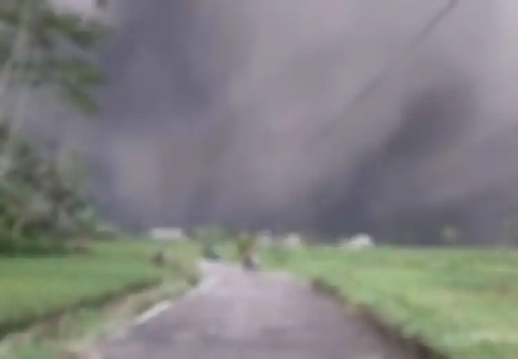 Kisah Gunung Semeru yang Dijuluki Paku Bumi di Pulau Jawa Gara-gara Dipindahkan Para Dewa