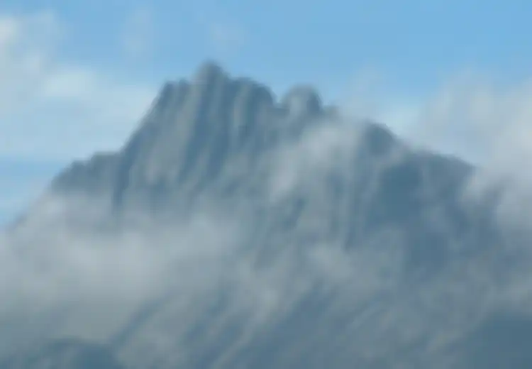 Mendakinya Saja Langsung Terancam Sanksi Berat, Gunung Tertinggi di Indonesia Ini Kini Sedang 'Puasa'