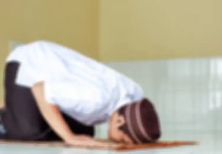 Jangan Khawatir, Begini Tata Cara Sholat Tarawih Sendiri Di Rumah