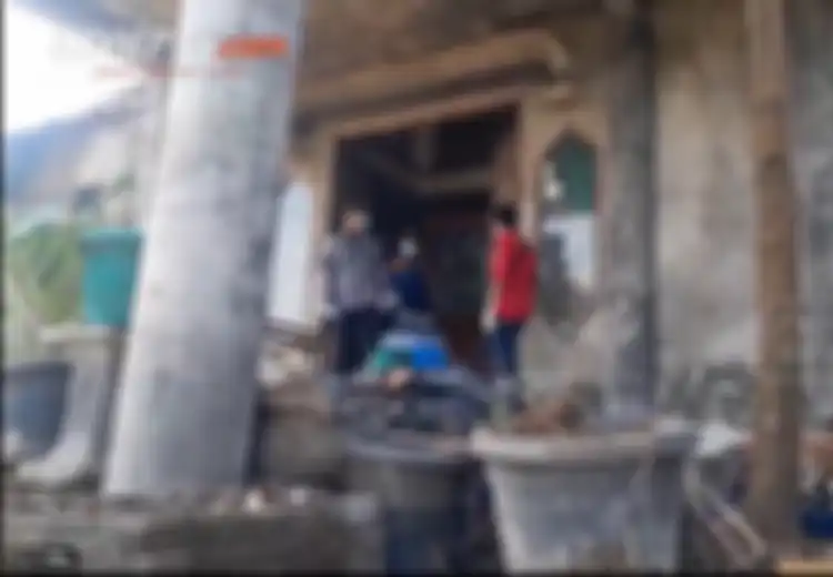 Sosok Dokter Wayan Biarkan Rumah Mewahnya Terbengkalai Dan Penuh Sampah: Biar Buat Makan Kelalawar