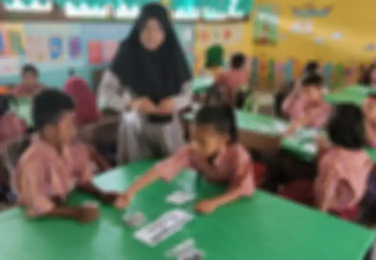 Bak Bumi dan Langit, Inilah Perbandingan Gaji Guru PNS dengan Honorer