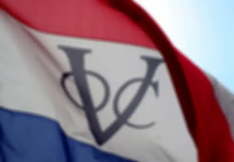 Kebijakan VOC Menebang Kelebihan Jumlah Tanaman agar Produksinya Tidak Berlebihan Sehingga Harga Tetap Dapat Dipertahankan Lazim