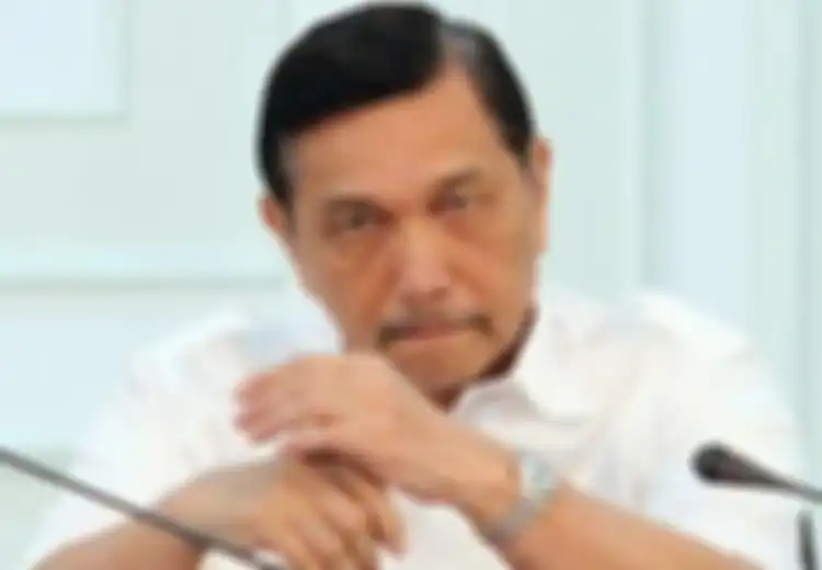 Mengungkap Penyebab  Luhut Binsar Pandjaitan, Dari Kelelahan Hingga Pilih Perawatan di Singapura.