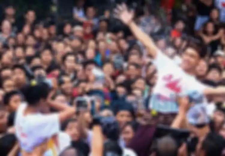 Keunikan dan Makna di Balik Tradisi Upacara Omed-Omedan di Bali