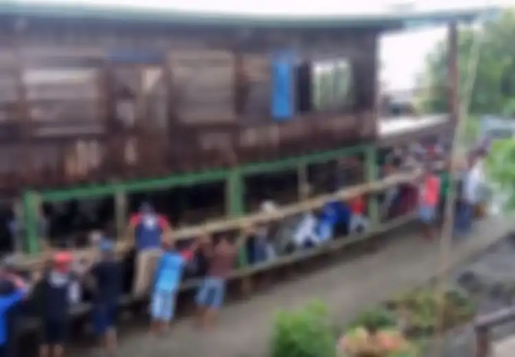 Uraian Mengenai Tradisi Pindah Rumah Masyarakat Bugis yang Unik