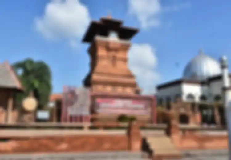 Banyaknya Peninggalan Sejarah Islam Yang Masih Memasukkan Unsur Hindu Dan Lokal Membuktikan Hal Ini