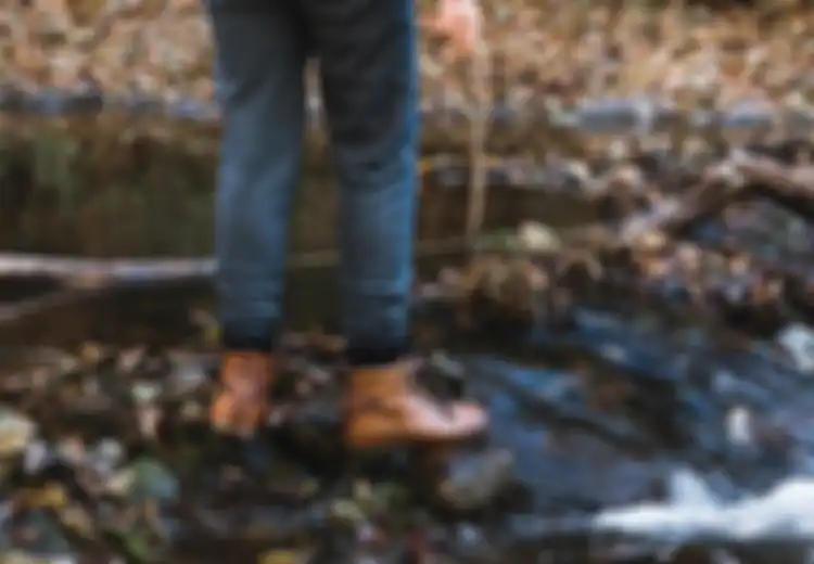 Arti Mimpi Buang Air Besar di Sungai, Pertanda yang Kurang Baik?