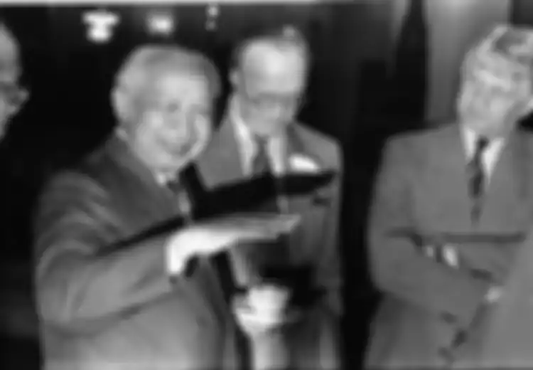 Pers Asing Sebut Kesaktian Soeharto Mulai Luntur Sejak Kematian Istrinya