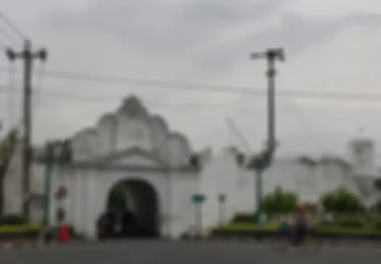 Siapa Sosok di Balik Plengkung Gading yang Kabarnya Mau Ditutup Itu?