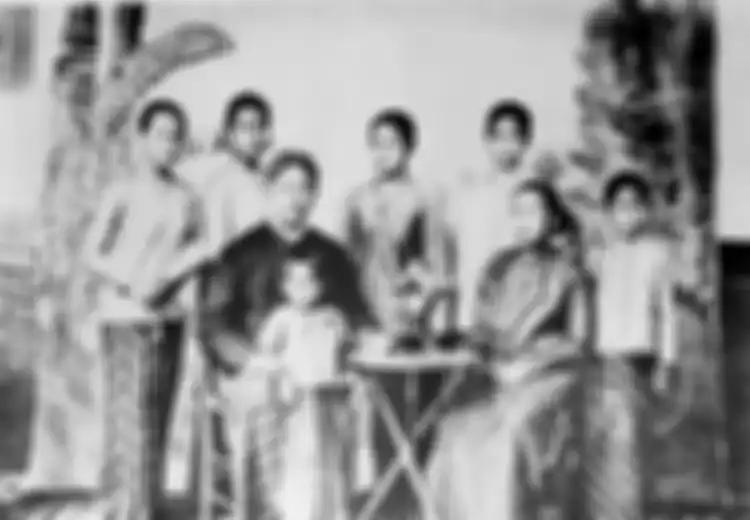 Ini Alasan Mengapa Ibu Kandung Kartini Cuma Berstatus Selir dan Harus Memanggil Anak-anaknya Sendiri dengan 'Ndoro'