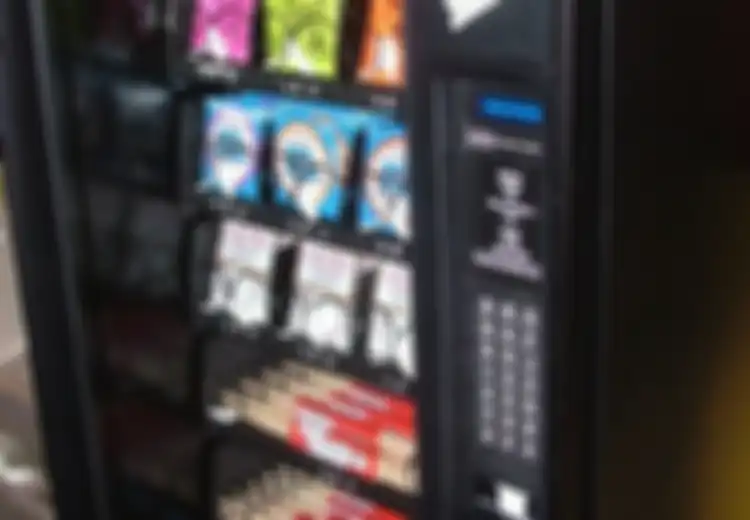 9 Vending Machine Ini Menjual Berbagai Barang Menarik dan Unik (1)
