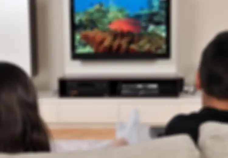 Inilah Dampak Menonton TV Terlalu Lama Bagi Kita Serta Anak-anak