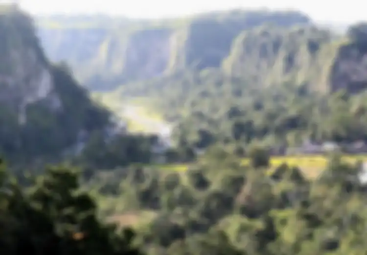 Meniti Janjang Koto Gadang, Menikmati Lembah Ngarai Sianok