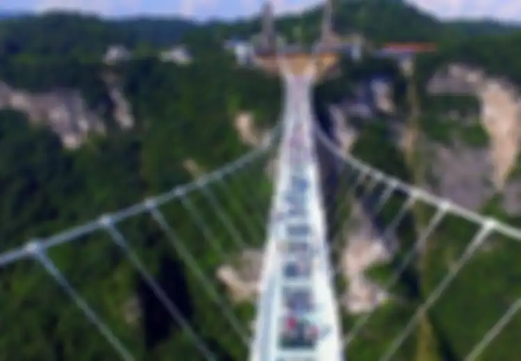 Lama jadi Perbincangan, Jembatan Kaca Terpanjang dan Tertinggi di Dunia Ini Akhirnya Resmi Dibuka