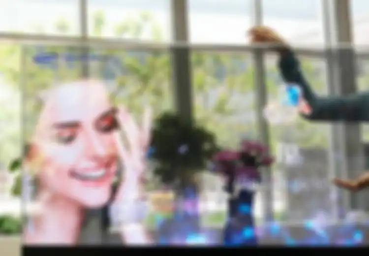 Samsung Pemerkan TV Layar Transparan dan Cermin