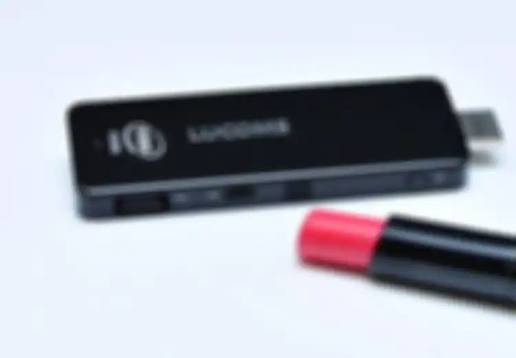 Lucoms: Komputer Sebesar Flash Disk yang Sanggup Menjalankan Sistem Operasi Windows 10