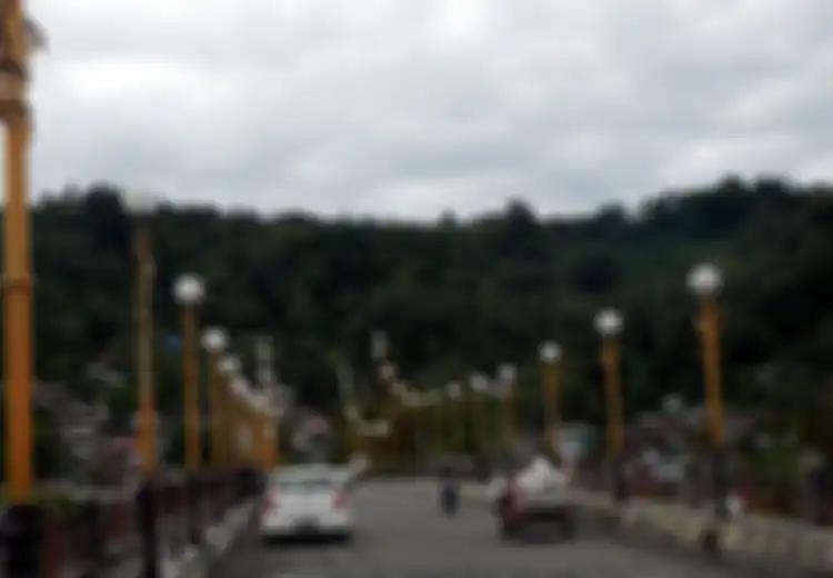 Sebuah Pagi di Jembatan Siti Nurbaya
