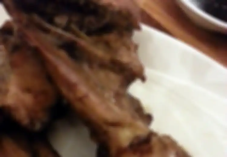 Semburat Cokelat Manis di Ayam Goreng Sulawesi