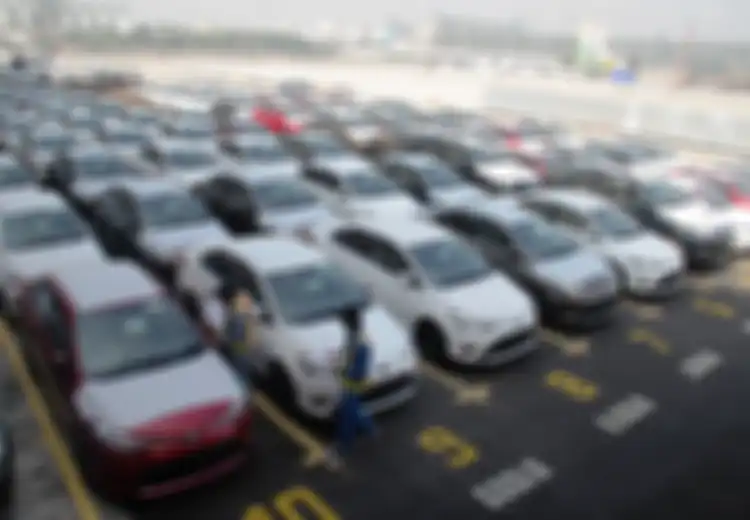 Mau Tahu Mobil Ideal untuk Bisnis Taksi Online?