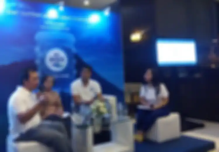 Berikan Edukasi Soal Air Bersih, Danone AQUA Hadirkan Permainan Mesin Pencapit Terbesar di Indonesia