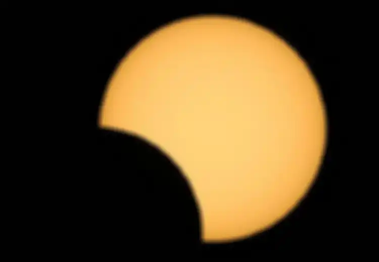 Sehabis Gerhana Bulan, 'Terbitlah' Gerhana Matahari