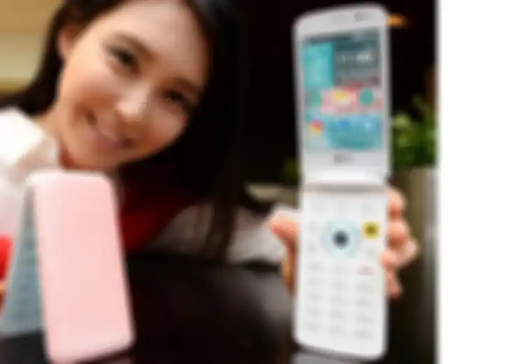 LG Luncurkan Ponsel Android Lipat untuk Anak Muda