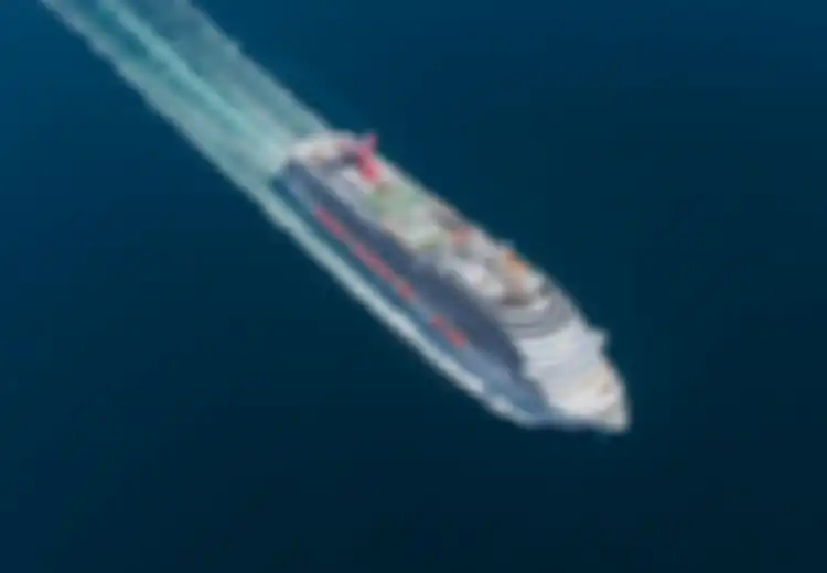 Kapal Pesiar Pertama dengan Internet Super Cepat di Laut Lepas