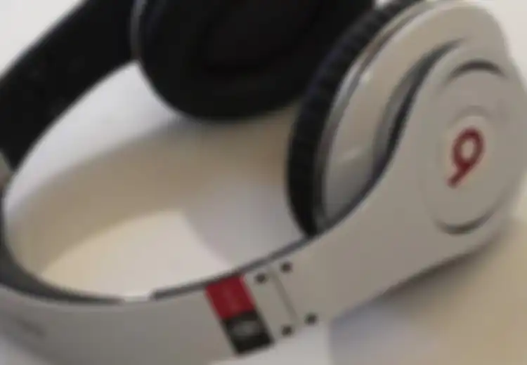 Penyanyi Kanye West: Apple Membeli Beats untuk Tandingi Samsung dengan Jay Z