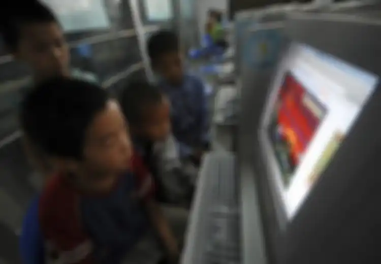 10 Konten Negatif Internet Paling Menarik Bagi Anak