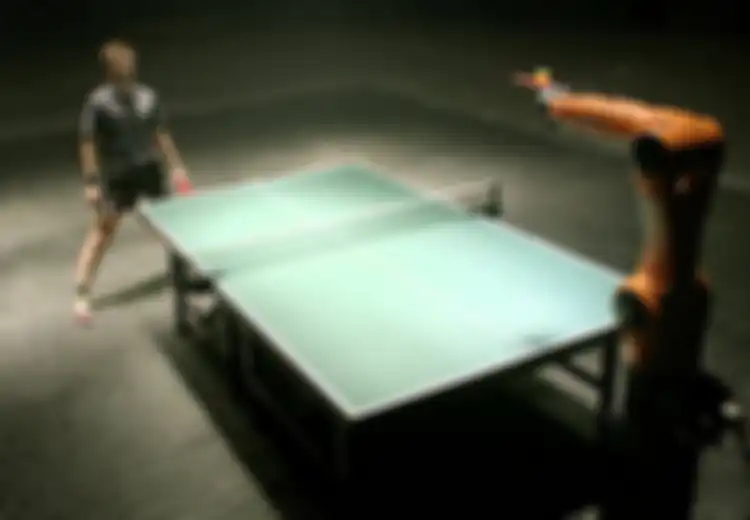 Pertandingan Tenis Meja Antara Manusia dengan Robot