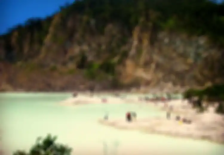 Kawah Hijau Perak di Jawa Barat