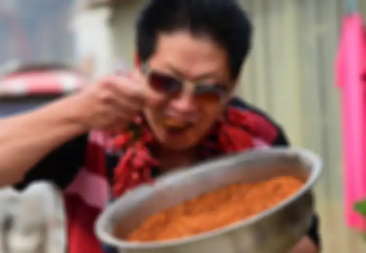 5 Hal yang Terjadi Pada Tubuh Saat Kita Makan Terlalu Banyak Cabai